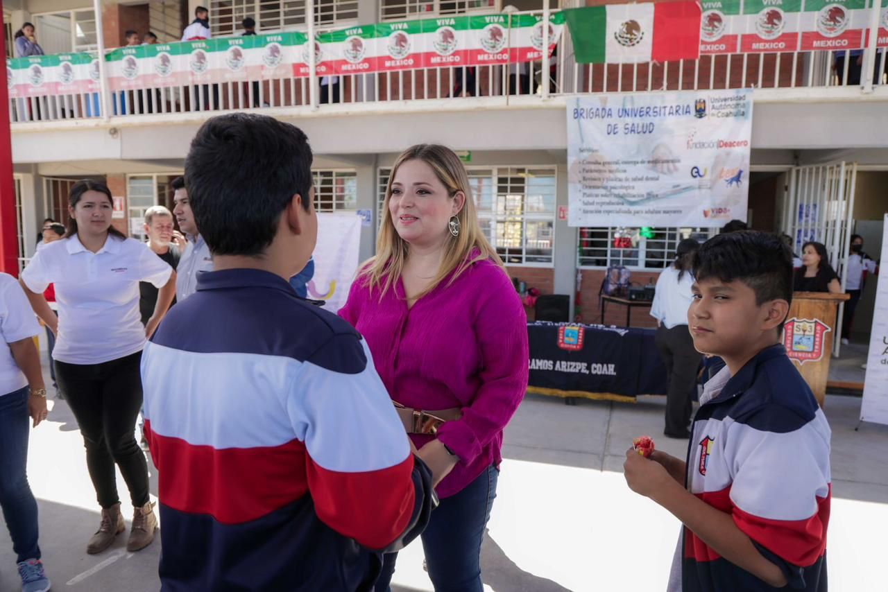 Llevan DIF, UAdeC y fundación DeAcero brigada de salud y servicios a secundaria