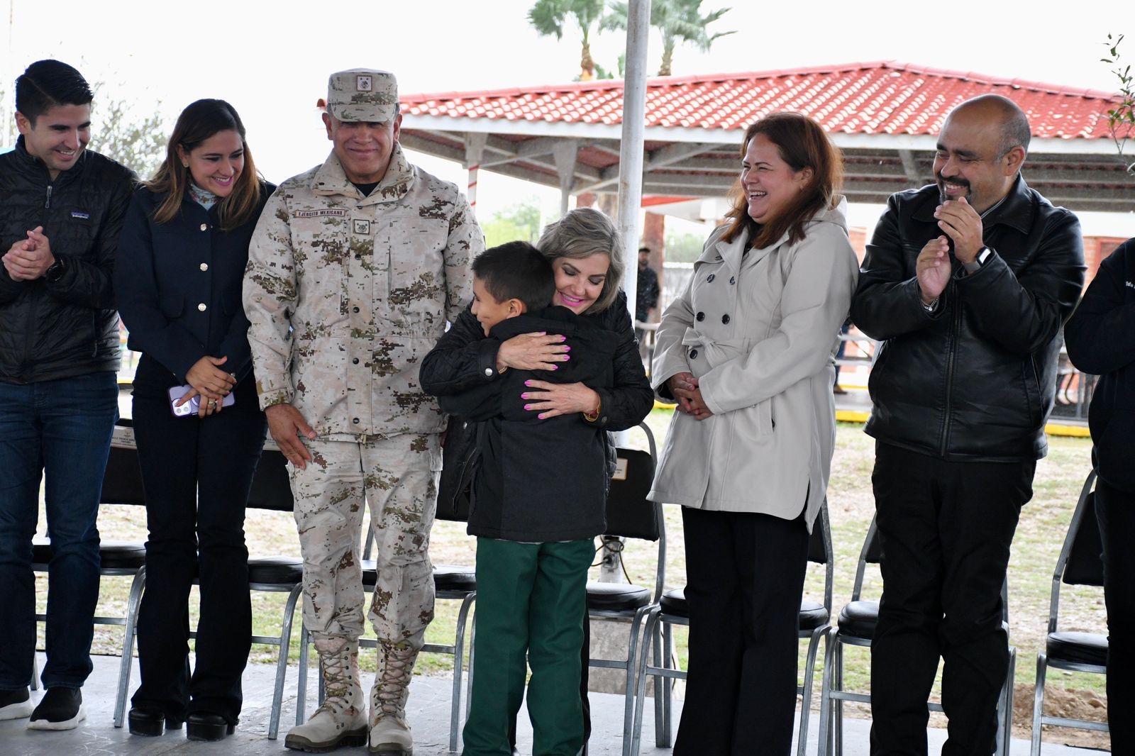 Fortalece alcaldesa a escuelas con programas y servicios