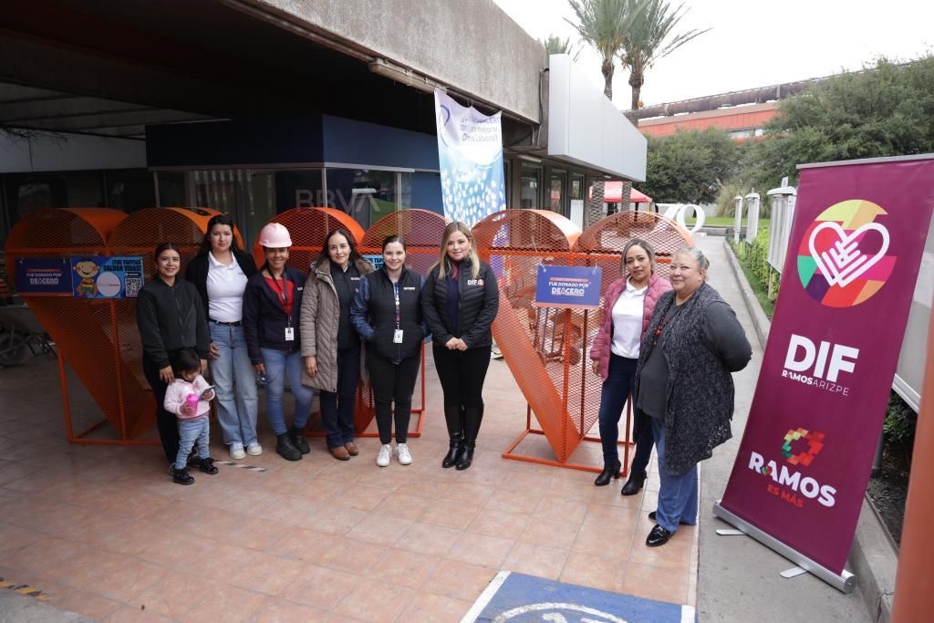 Recibe Ana Lucía Cavazos donativo de fundación DeAcero