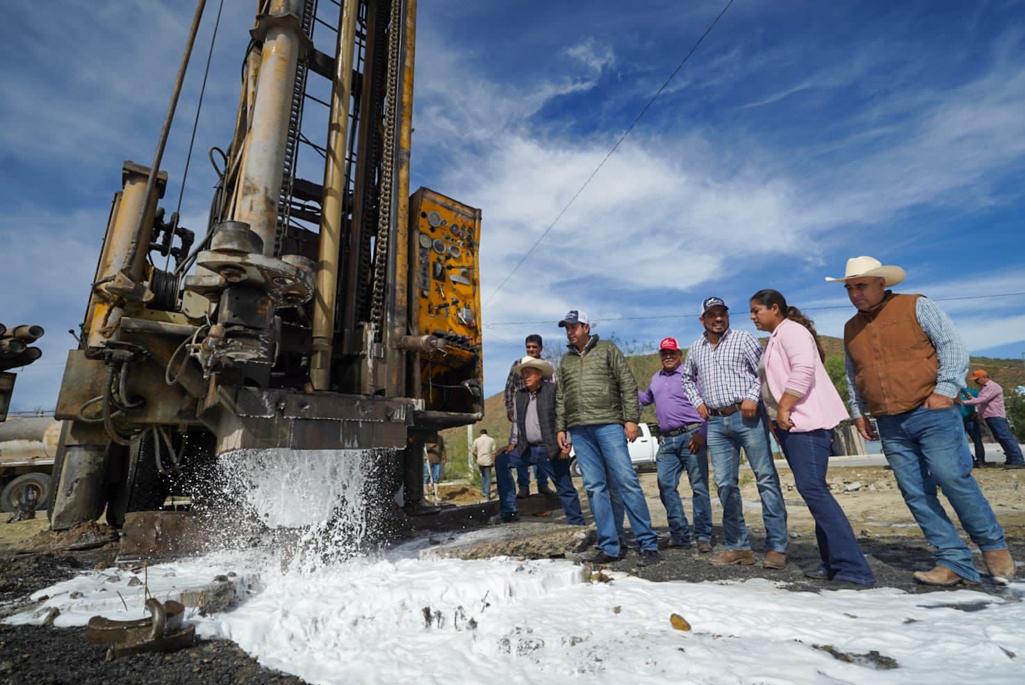 Cumple Chema Morales con “estación Higo” al solucionar abasto de agua potable