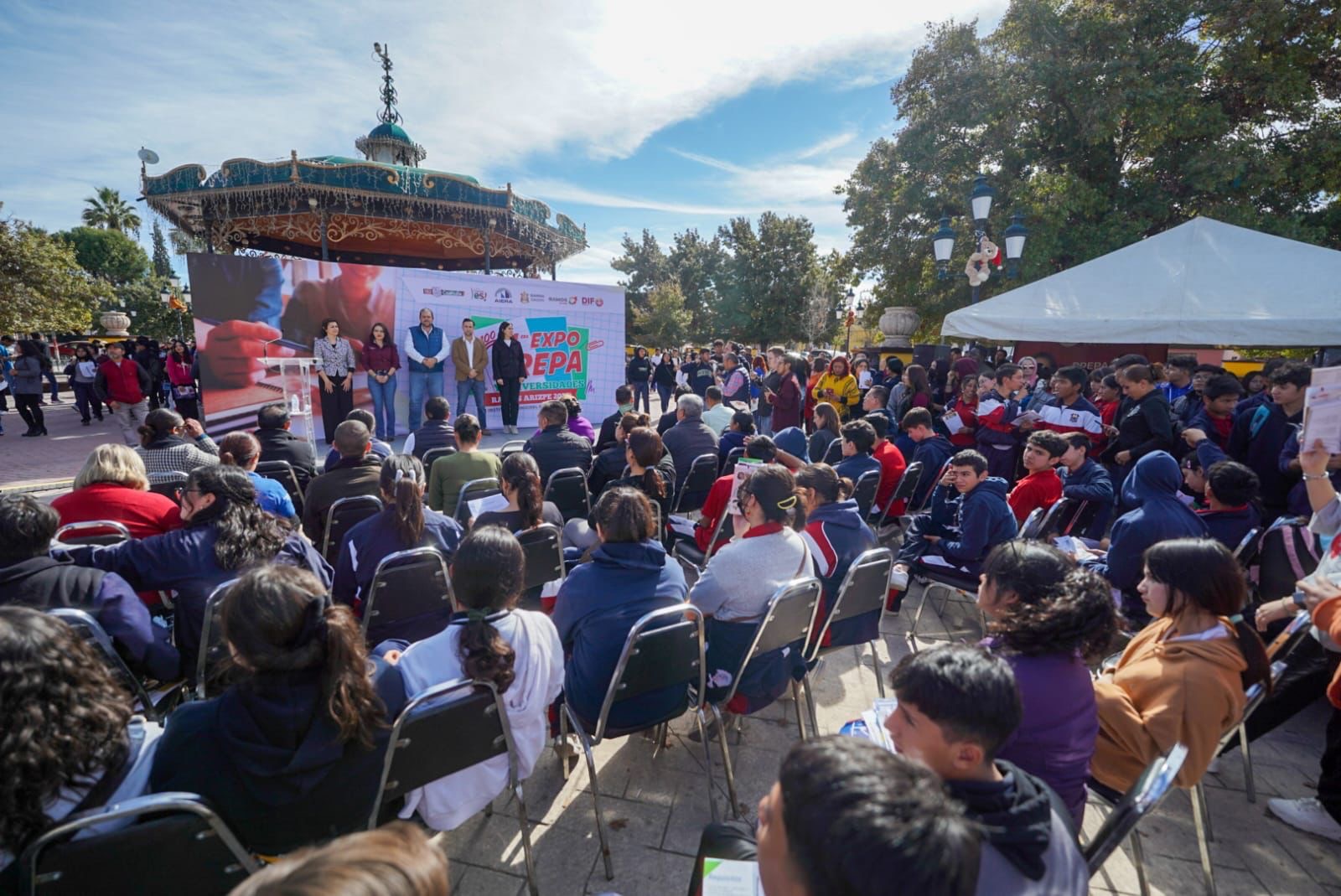 Presentan oferta de prepas y universidades a estudiantes ramosarizpenses