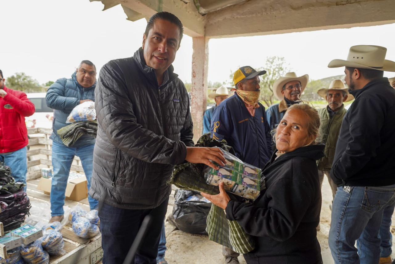 Entrega Chema Morales pozo de agua potable en Cosme