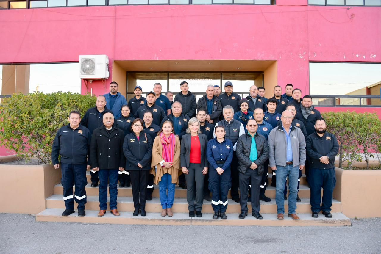 Reconoce alcaldesa labor de bomberos durante su gobierno