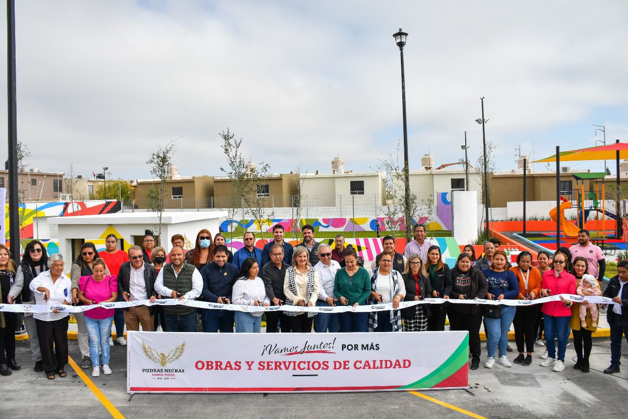 Entrega Norma Treviño parque urbano en la avenida Durango