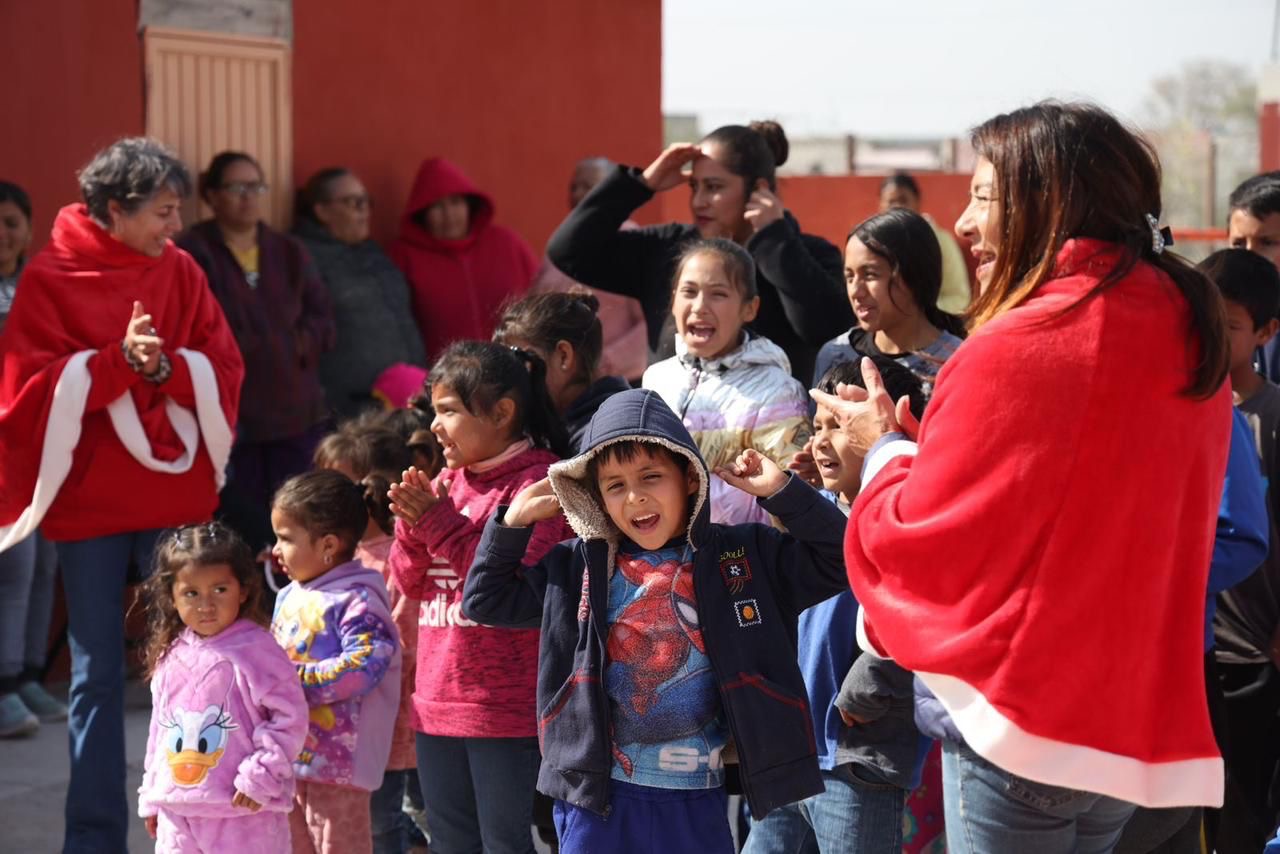 Ana Lucía Cavazos lleva la magia de la Navidad a Landeros y San Juan Bautista