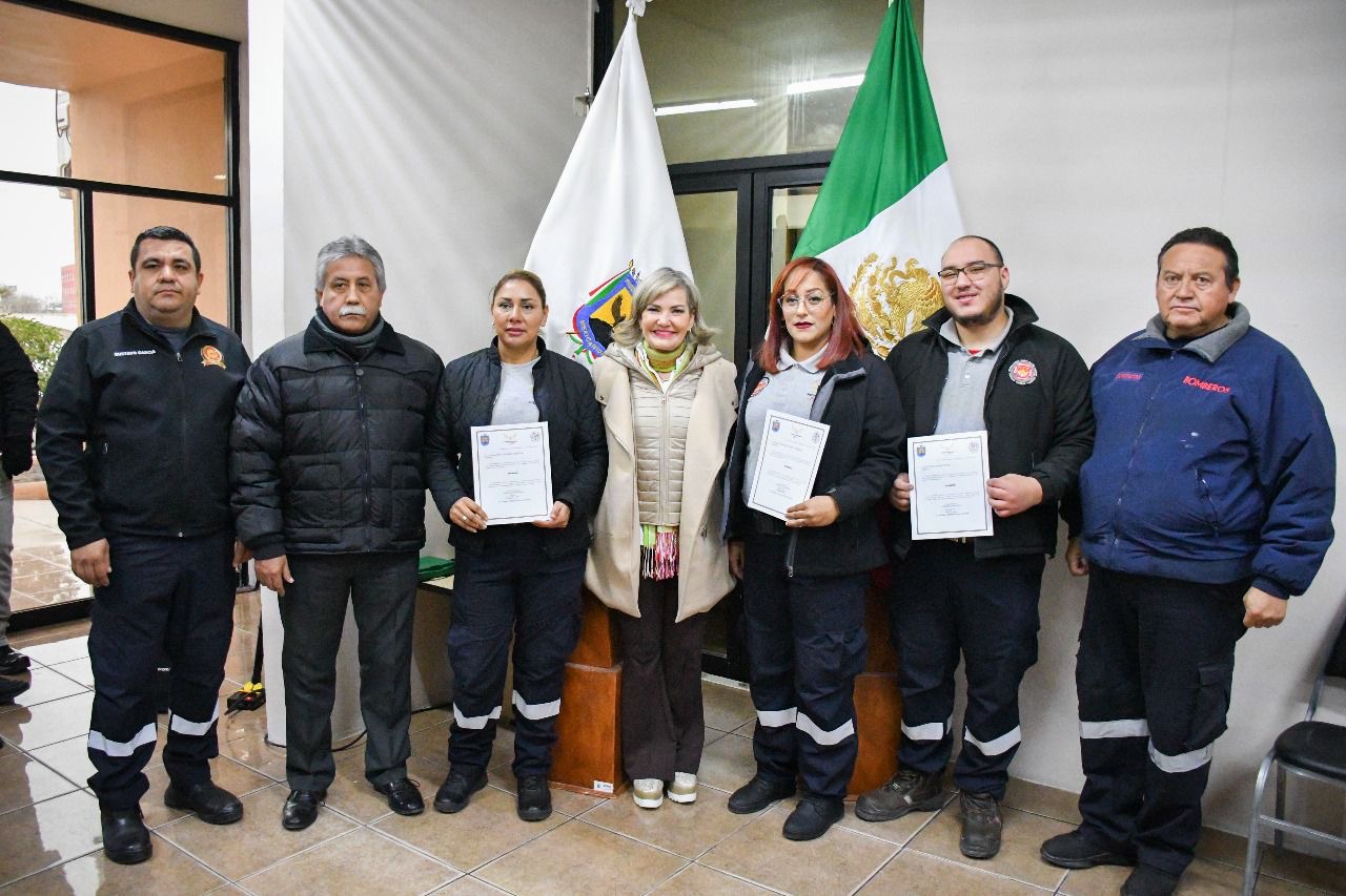 Reconocen desempeño de bomberos en 2023