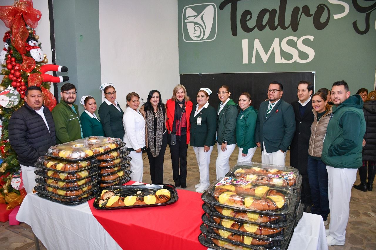 Reparte municipio roscas de Reyes a enfermeras