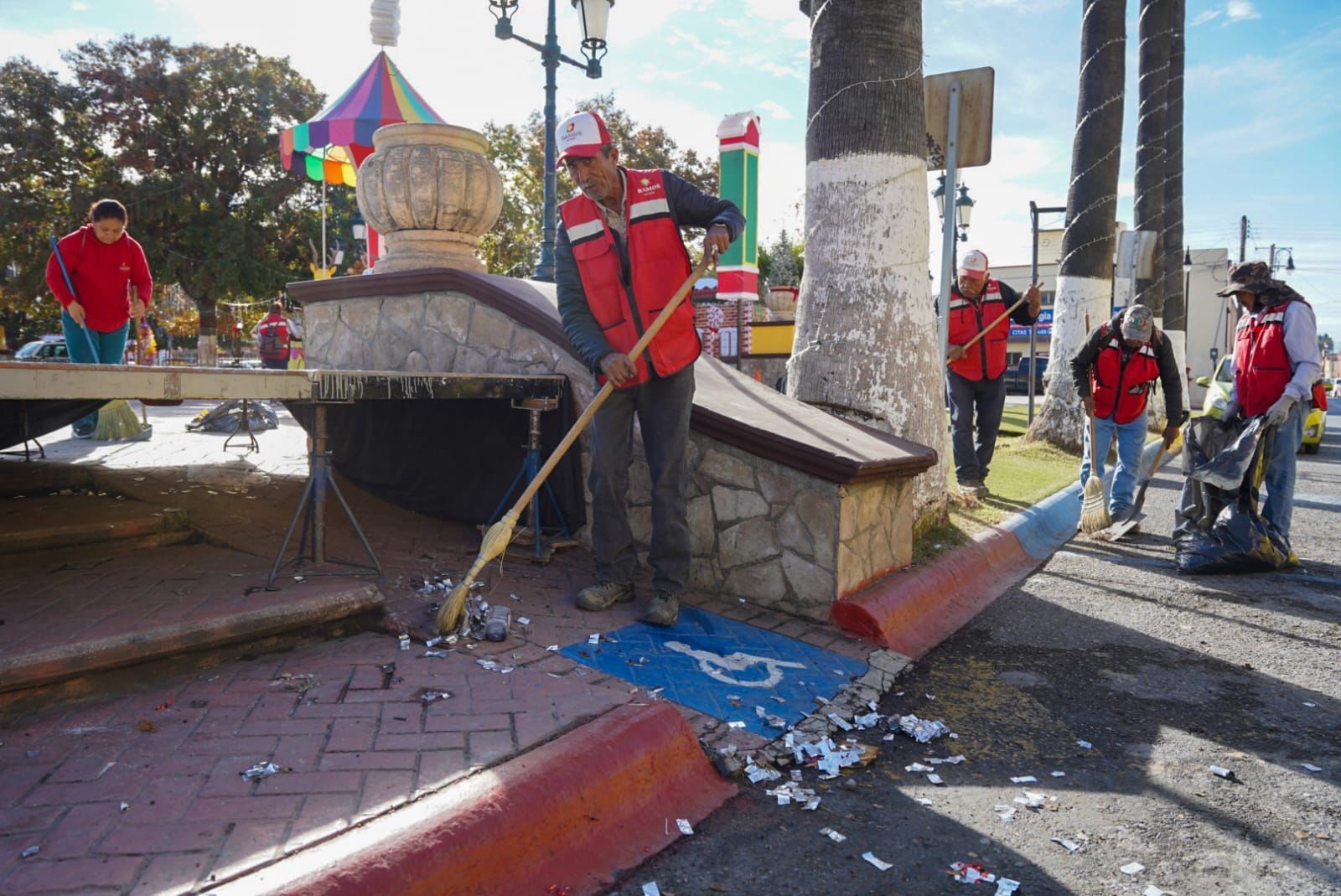 Cuadrillas de servicios municipales trabajan diario para embellecer a Ramos Arizpe