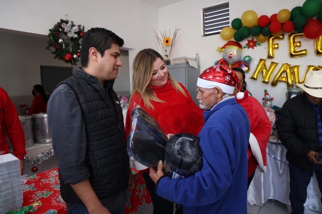 Lleva Ana Lucía Cavazos posada al centro comunitario “El Mirador”