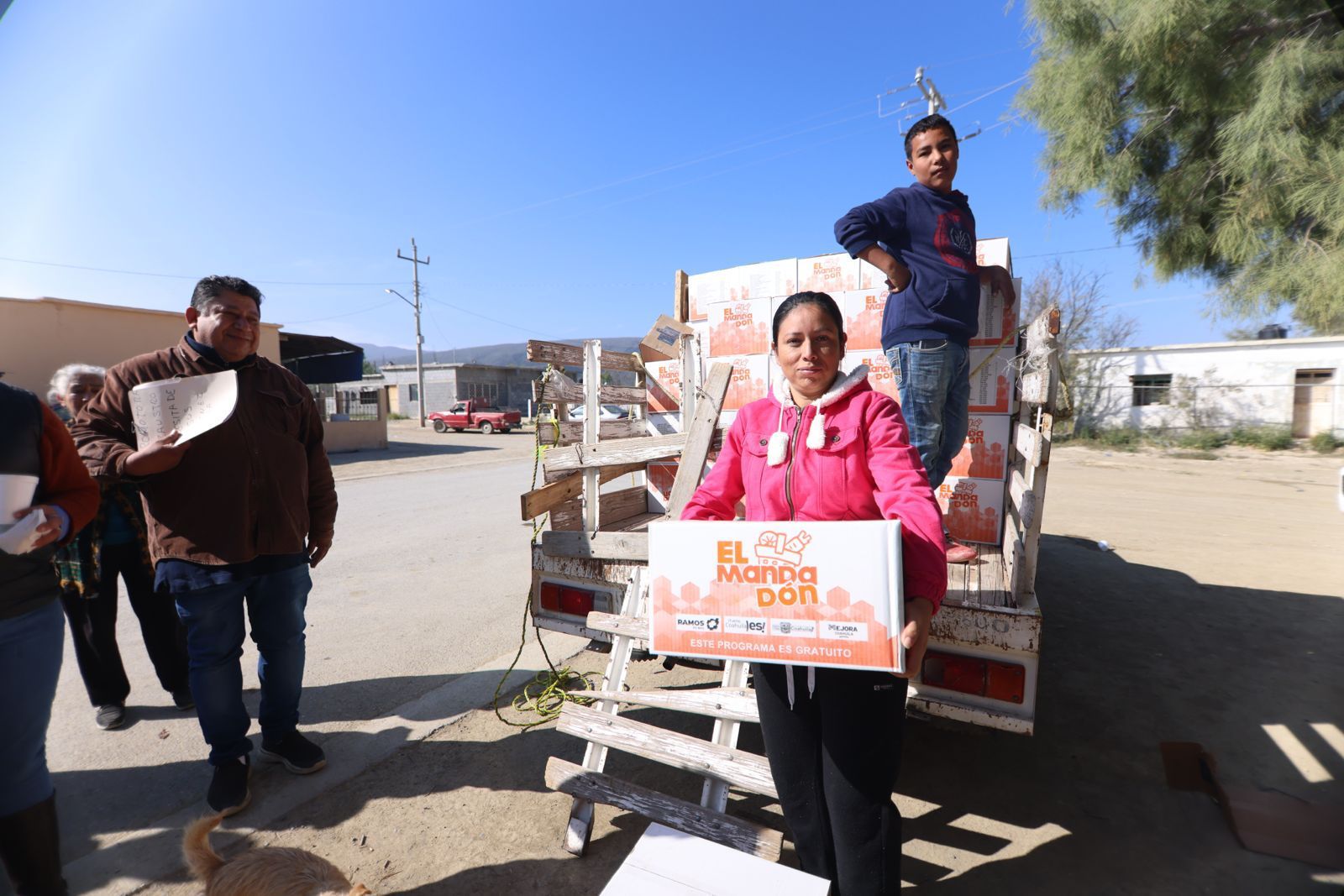 DIF Ramos Arizpe reparte múltiples apoyos a familias del ejido Fraustro