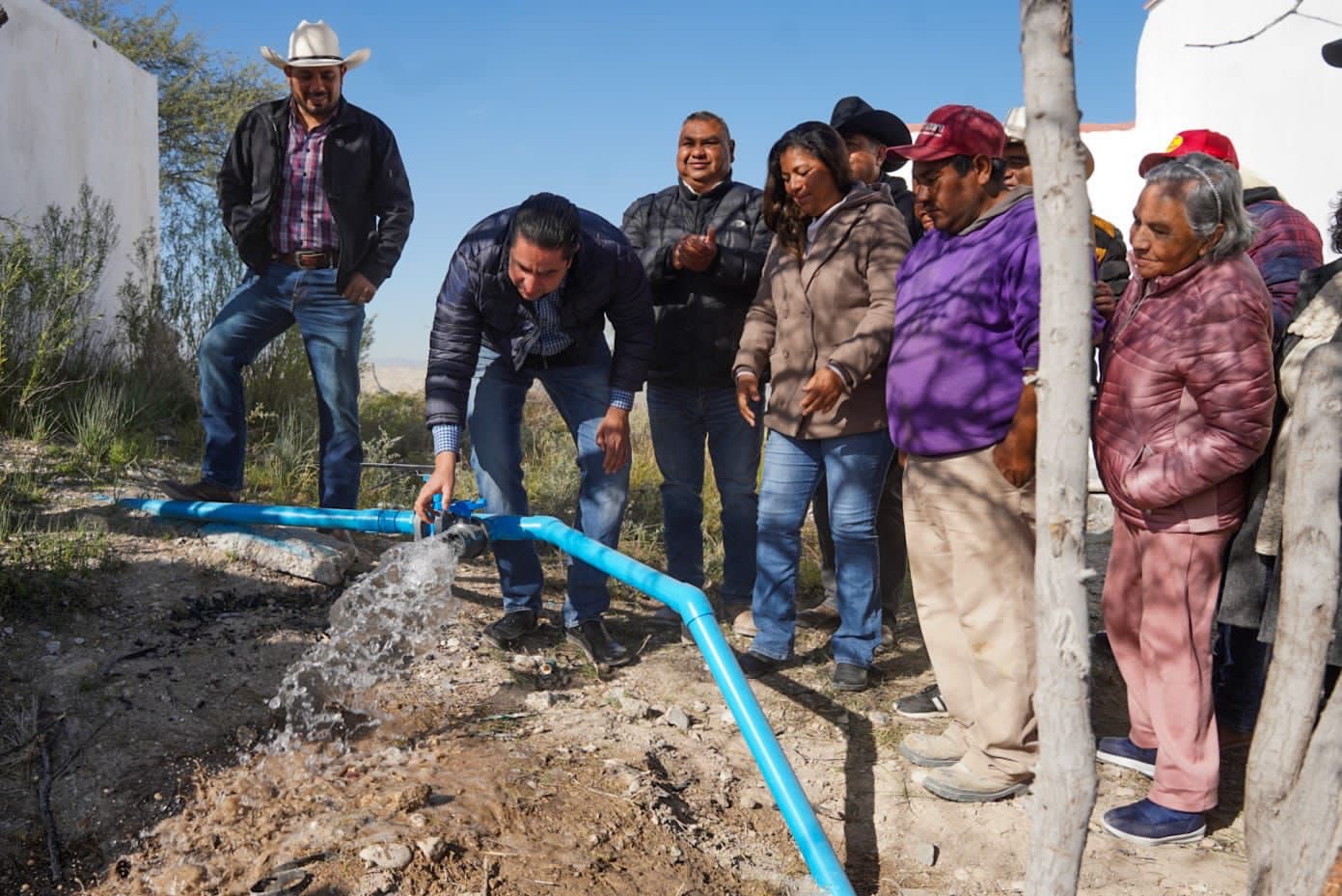 Entrega Chema Morales obras de “Tú Eliges” en San Juan Bautista