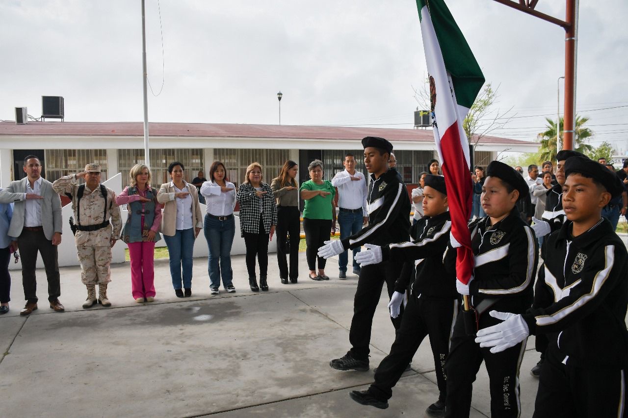Fomentan civismo en la secundaria Evangelina Valdés, en Piedras Negras