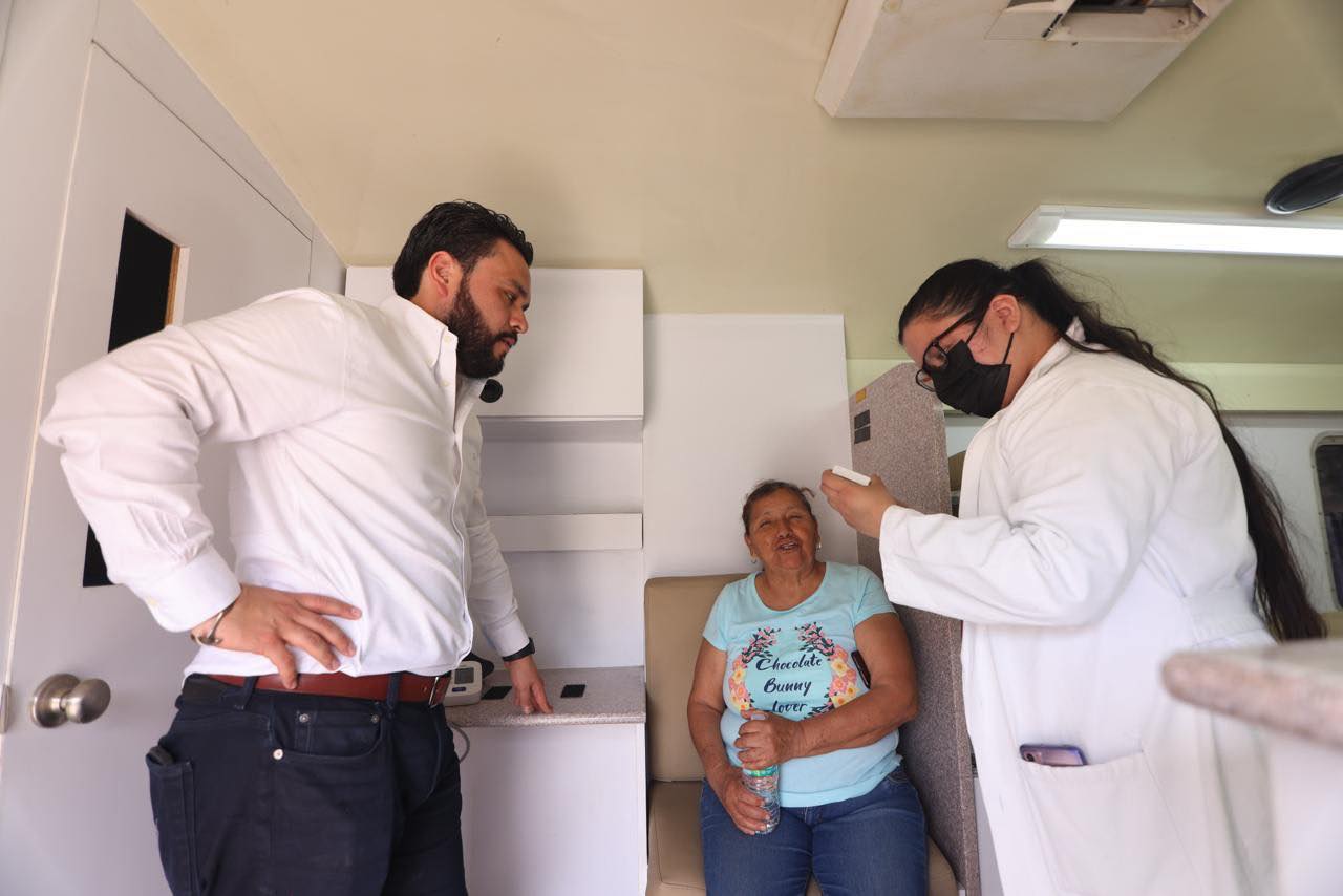 Amplía Alberto Hurtado atención médica a ejidos de Saltillo