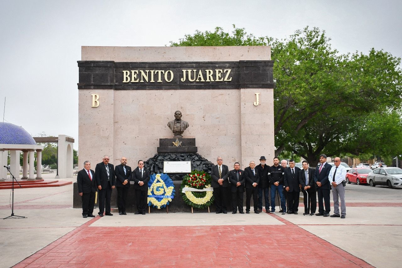 Conmemoran natalicio de Benito Juárez