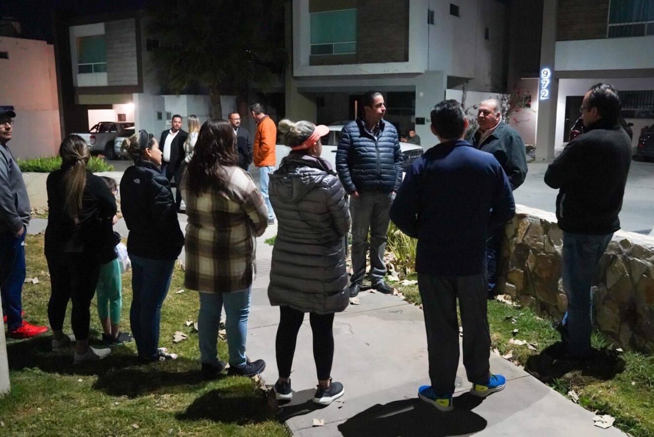 Entrega Chema Morales nuevas luminarias en el sector oriente de Ramos Arizpe