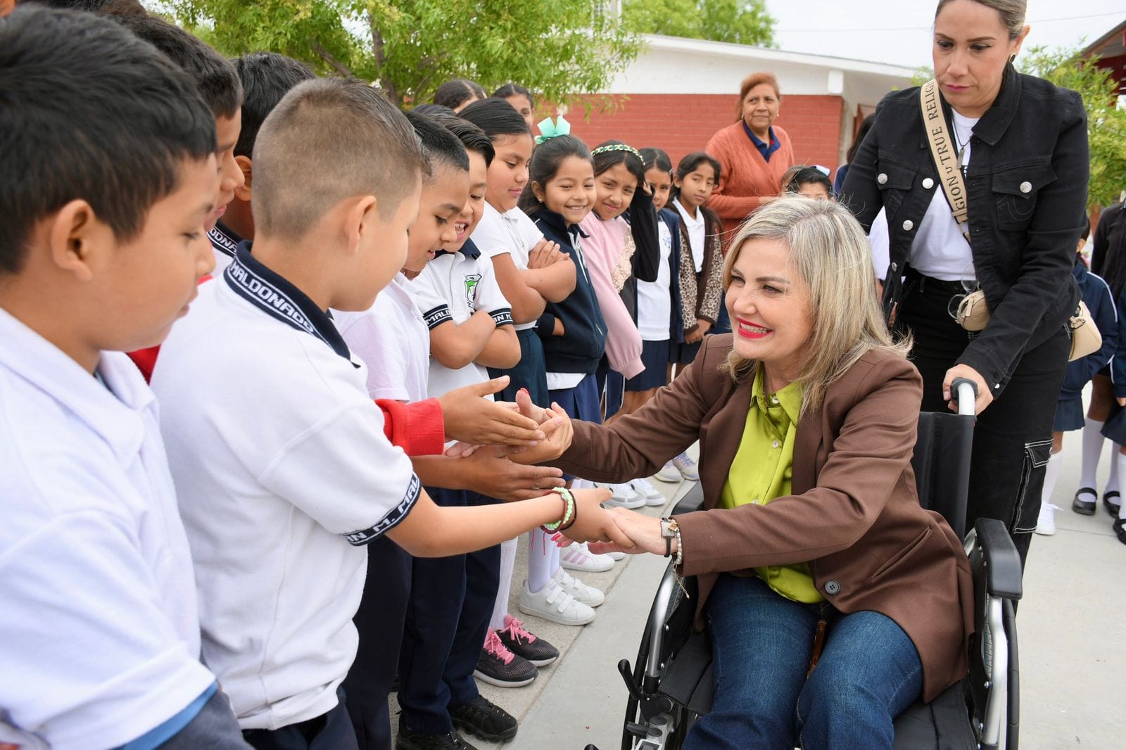 Atestiguan autoridades saludo a la Bandera en escuela Juan Manuel Maldonado