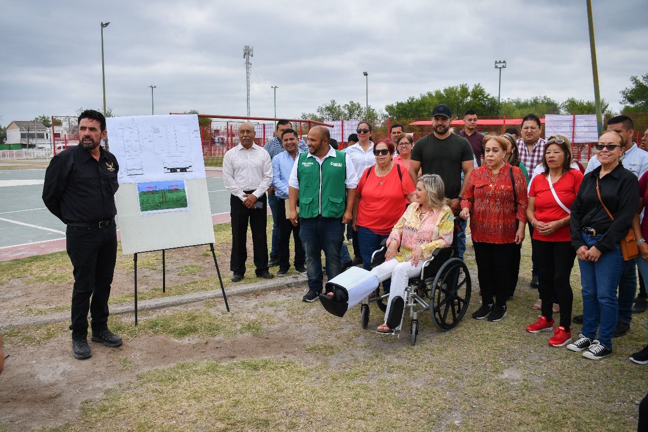 Construyen canchas de pádel en la Macroplaza