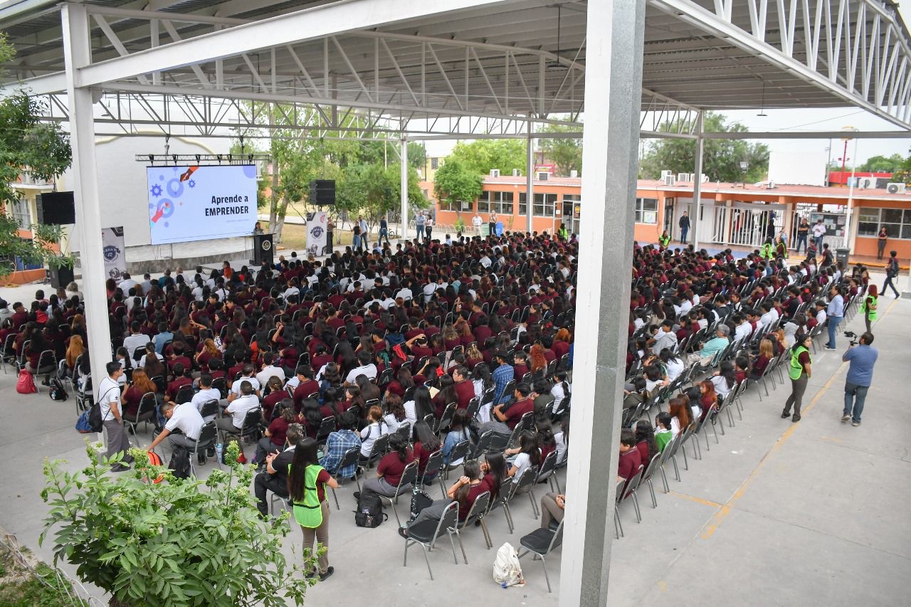 Imparten conferencias en el CBTIS 34