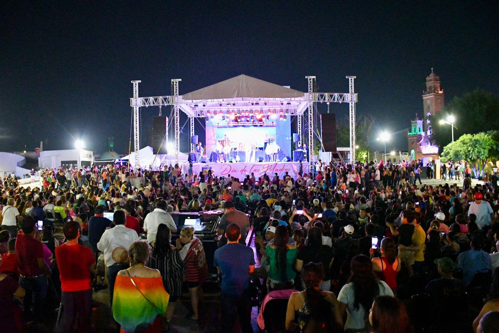 Festejan a las mamás por su día