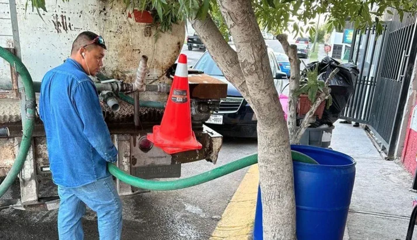 Municipio de Piedras Negras apoya con pipas en sectores afectados por reparo de tubería