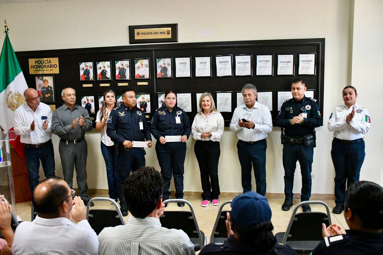 Reconoce alcaldesa labor de policías durante mayo