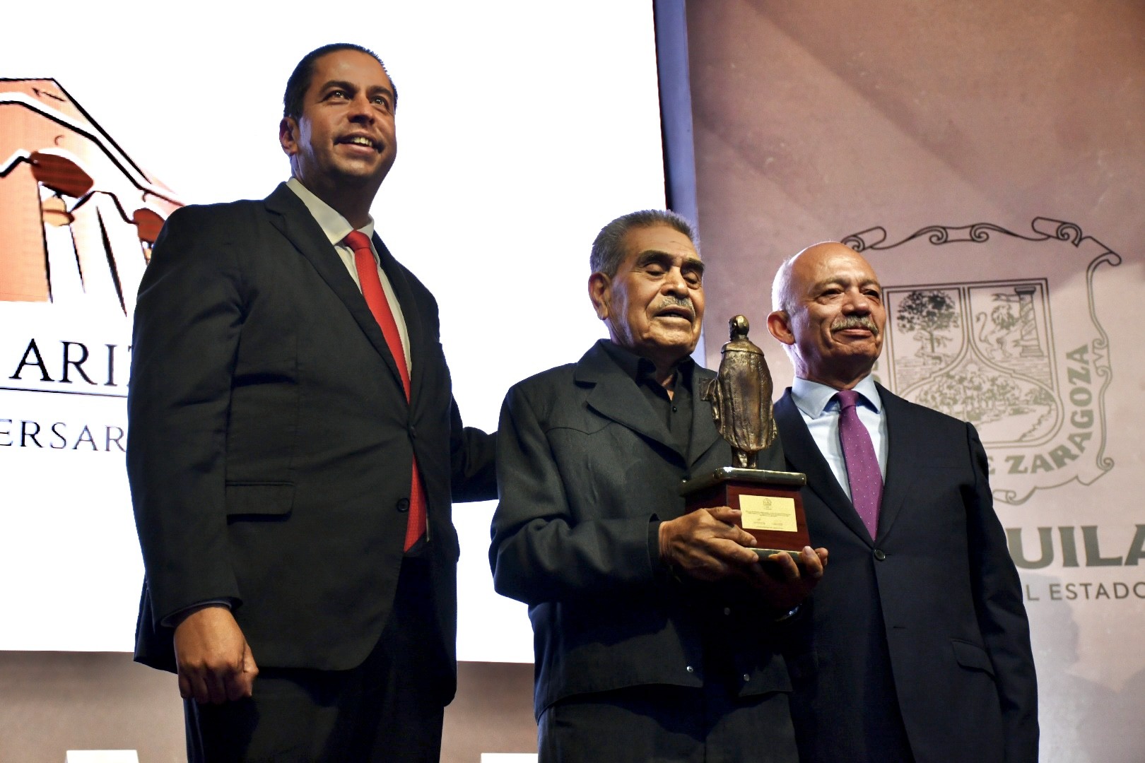 Entregan presea “Miguel Ramos Arizpe” en el 44 aniversario de la ciudad