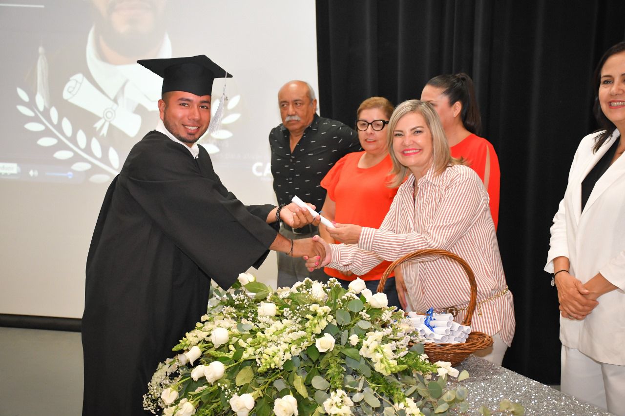Gradúan 39 alumnos de preparatoria abierta del CAAD
