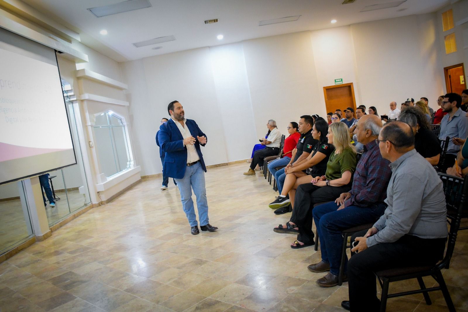 Imparten curso sobre uso de IA en marketing y redes sociales