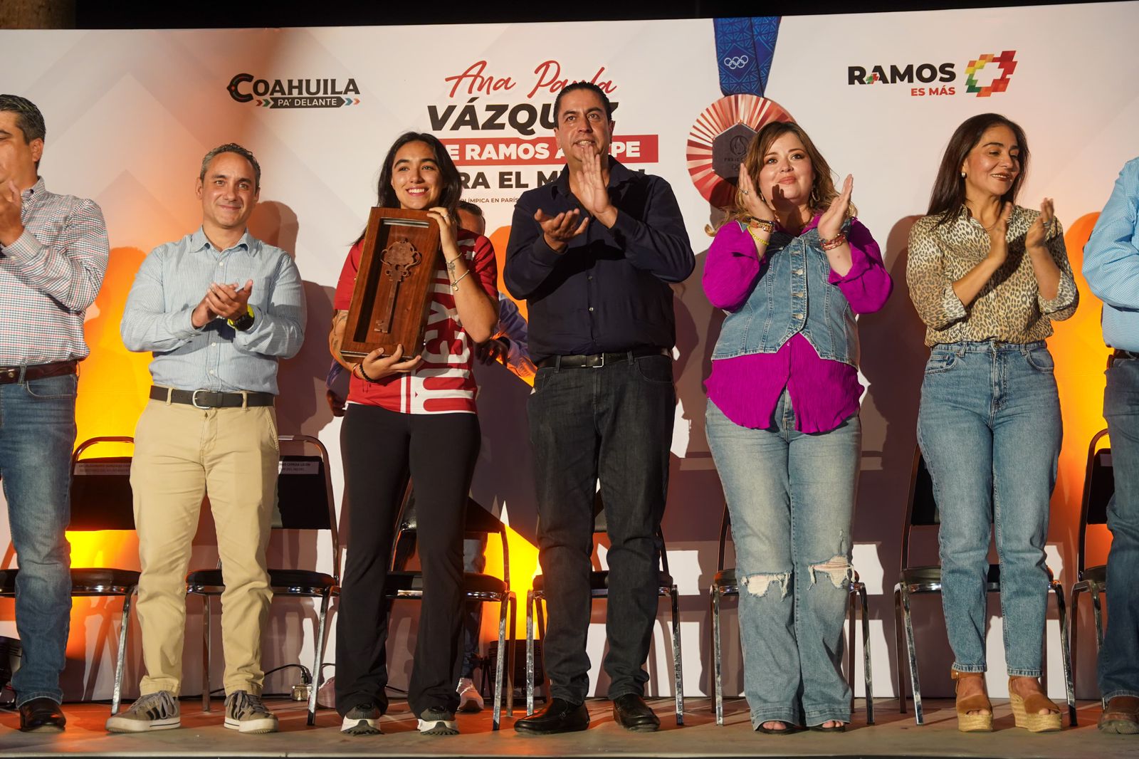 Entregan llaves de Ramos Arizpe a Ana Paula Vázquez por logros en Paris