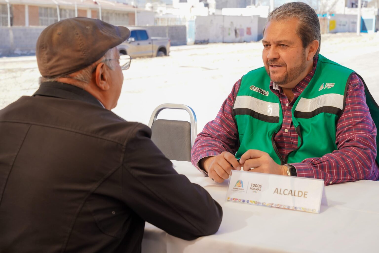 Atiende Tomás Gutiérrez a vecinos de Villas del Sol