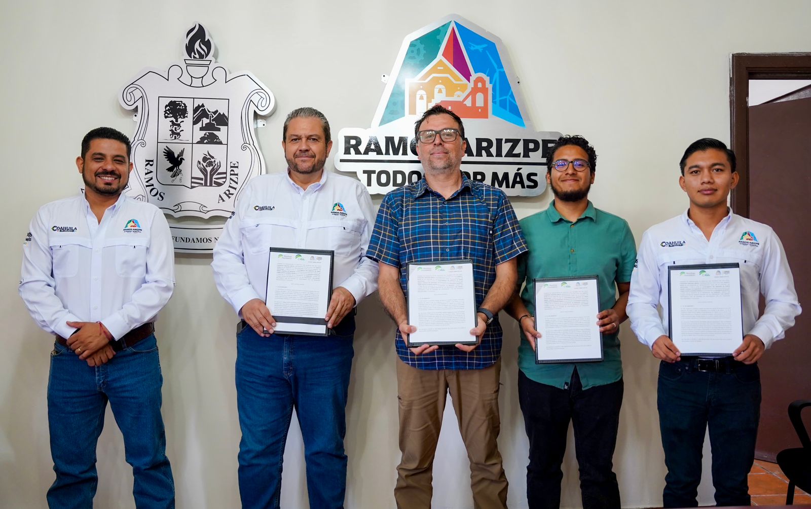 Firma Tomás convenio en pro de la salud mental de los jóvenes de Ramos