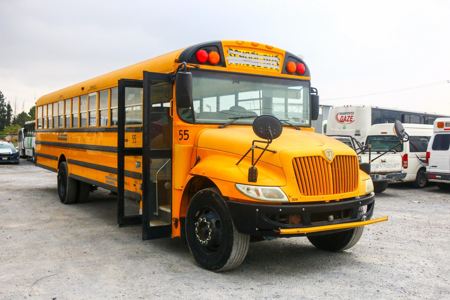 Reforzarán atención en seguridad y transporte escolar con nuevas unidades donadas