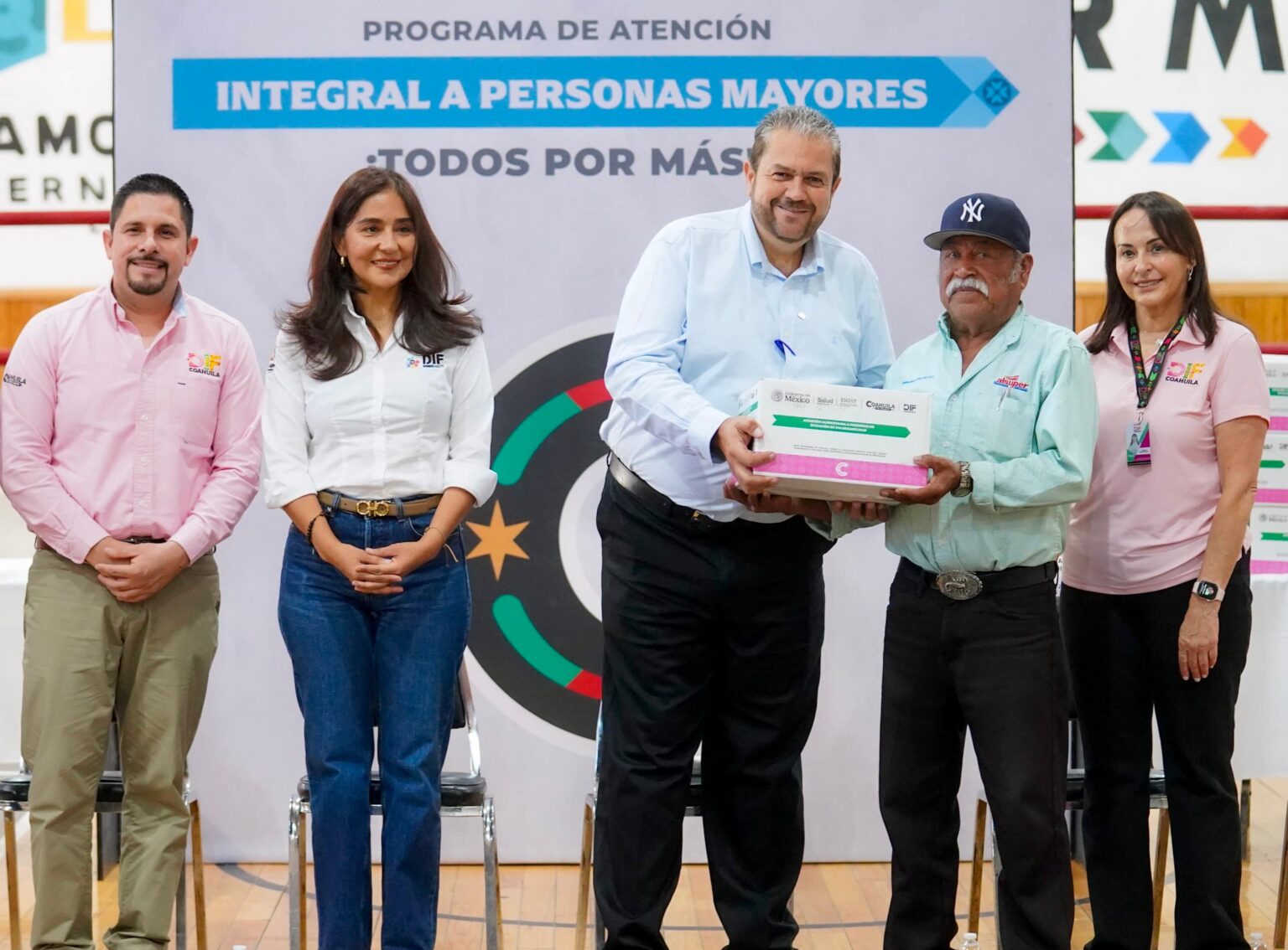 Manolo Jiménez y Tomás Gutiérrez atienden a sectores sensibles con apoyos alimentarios