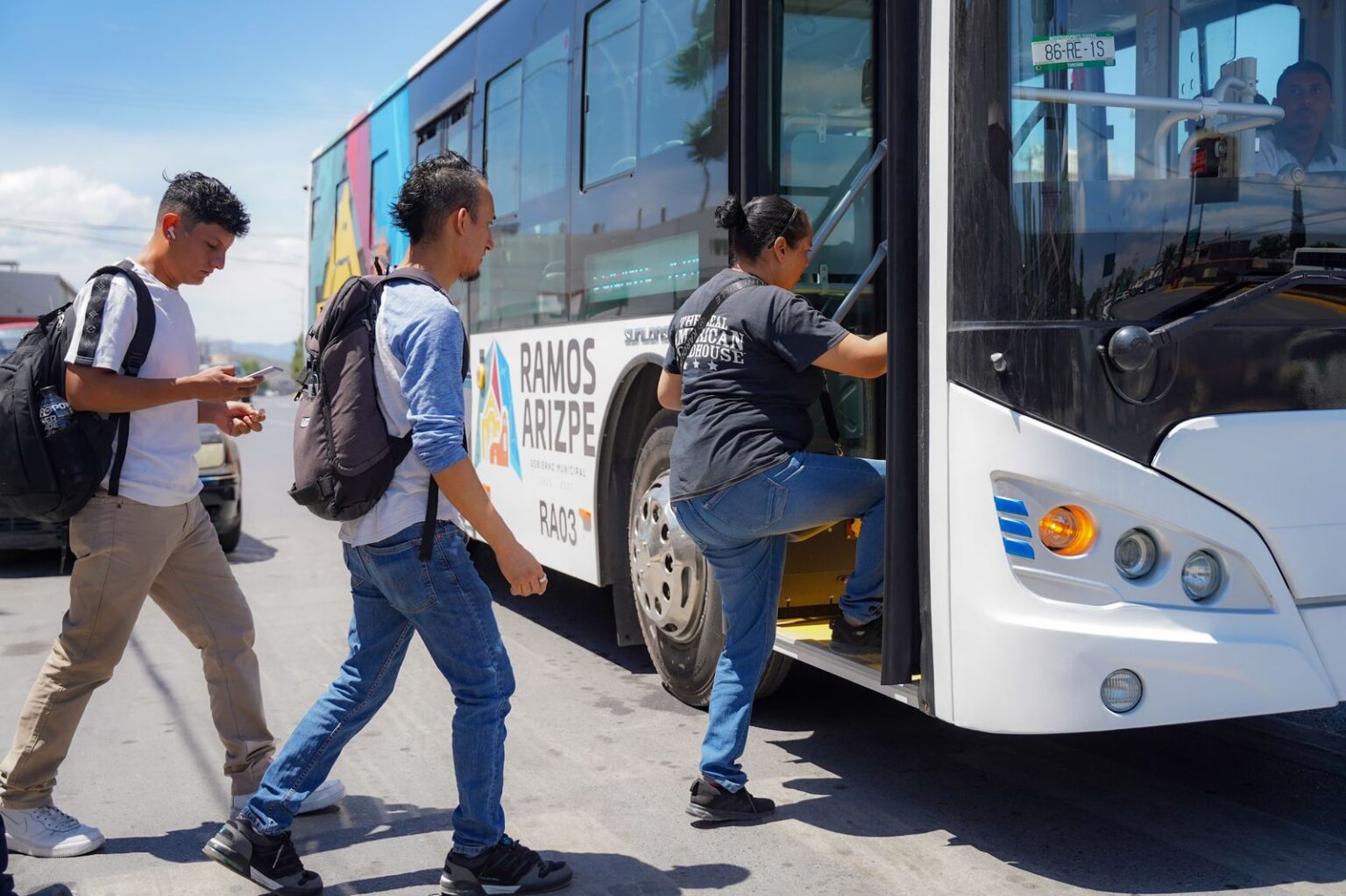 “Sí nos está ayudando un chorro”: Celebran en Ramos transporte gratuito