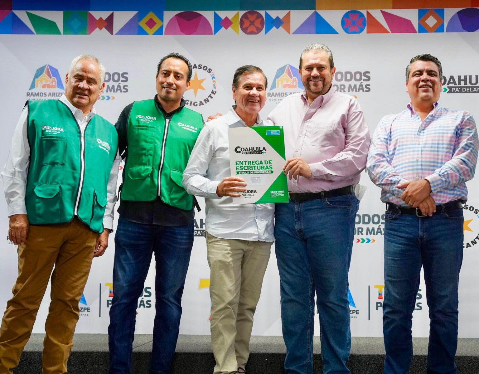 Entregan escrituras a familias de Ramos Arizpe: certeza y patrimonio para toda la vida