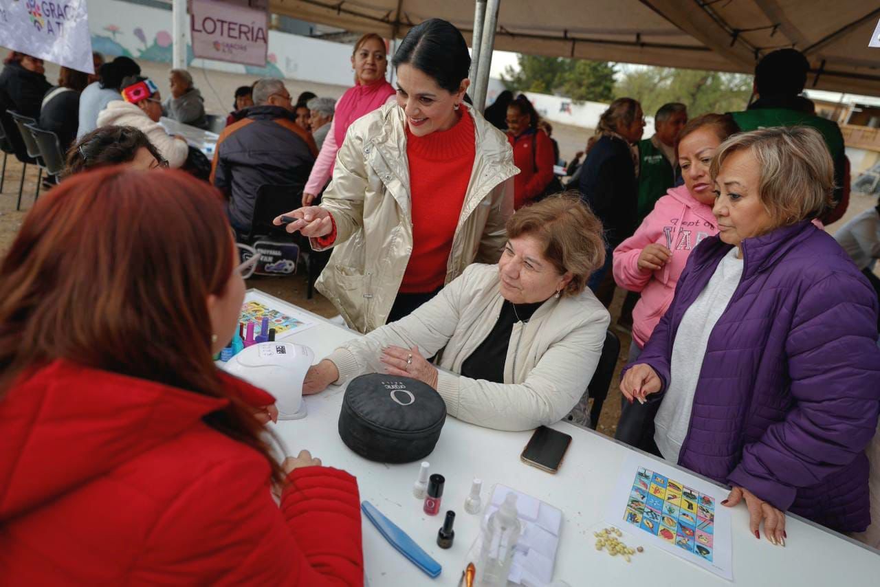 Lleva Luz Elena brigadas de servicios en colonias de su distrito