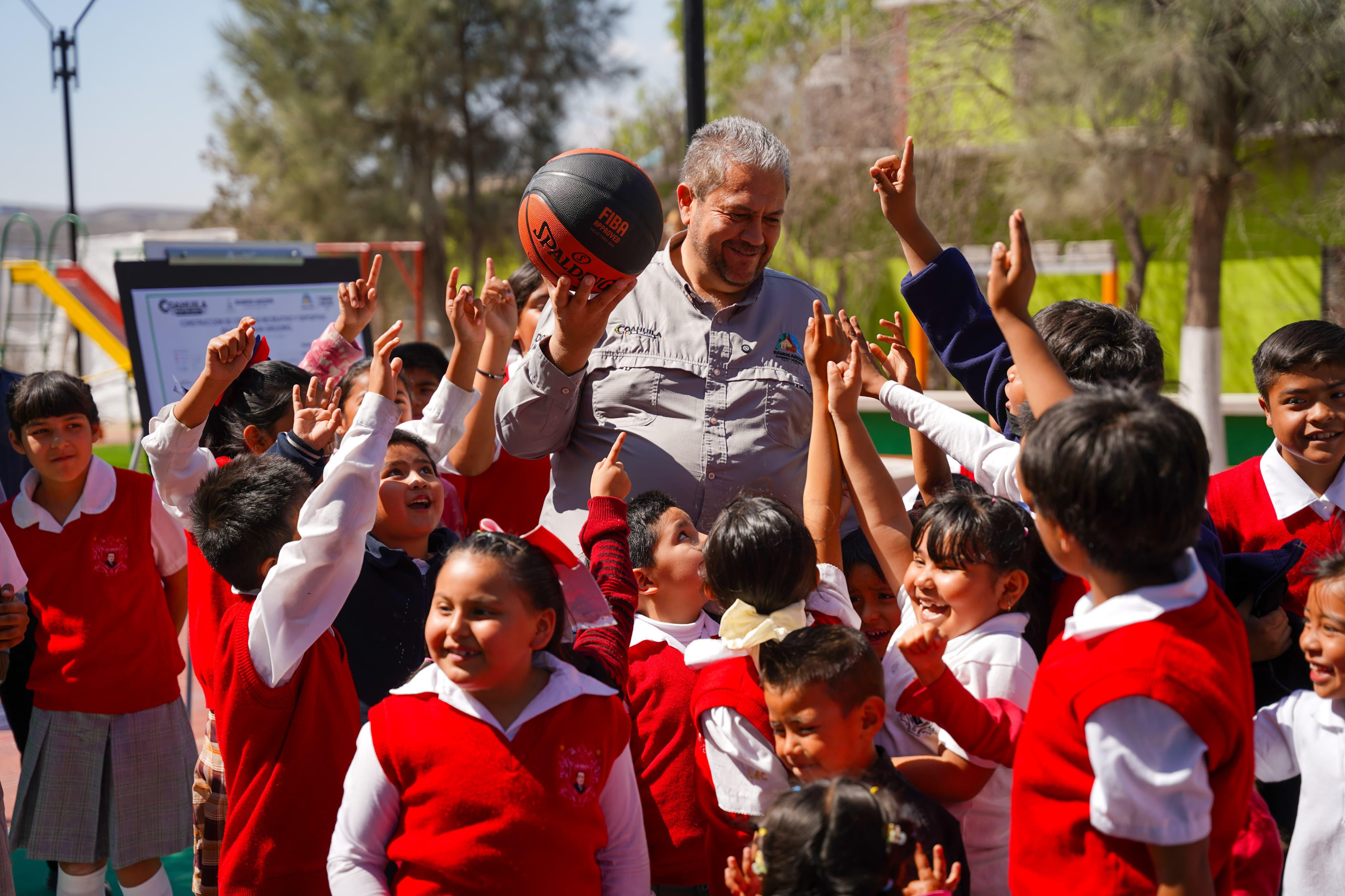 Fortalece Gobierno de Tomás Gutiérrez espacios deportivos para familias del campo