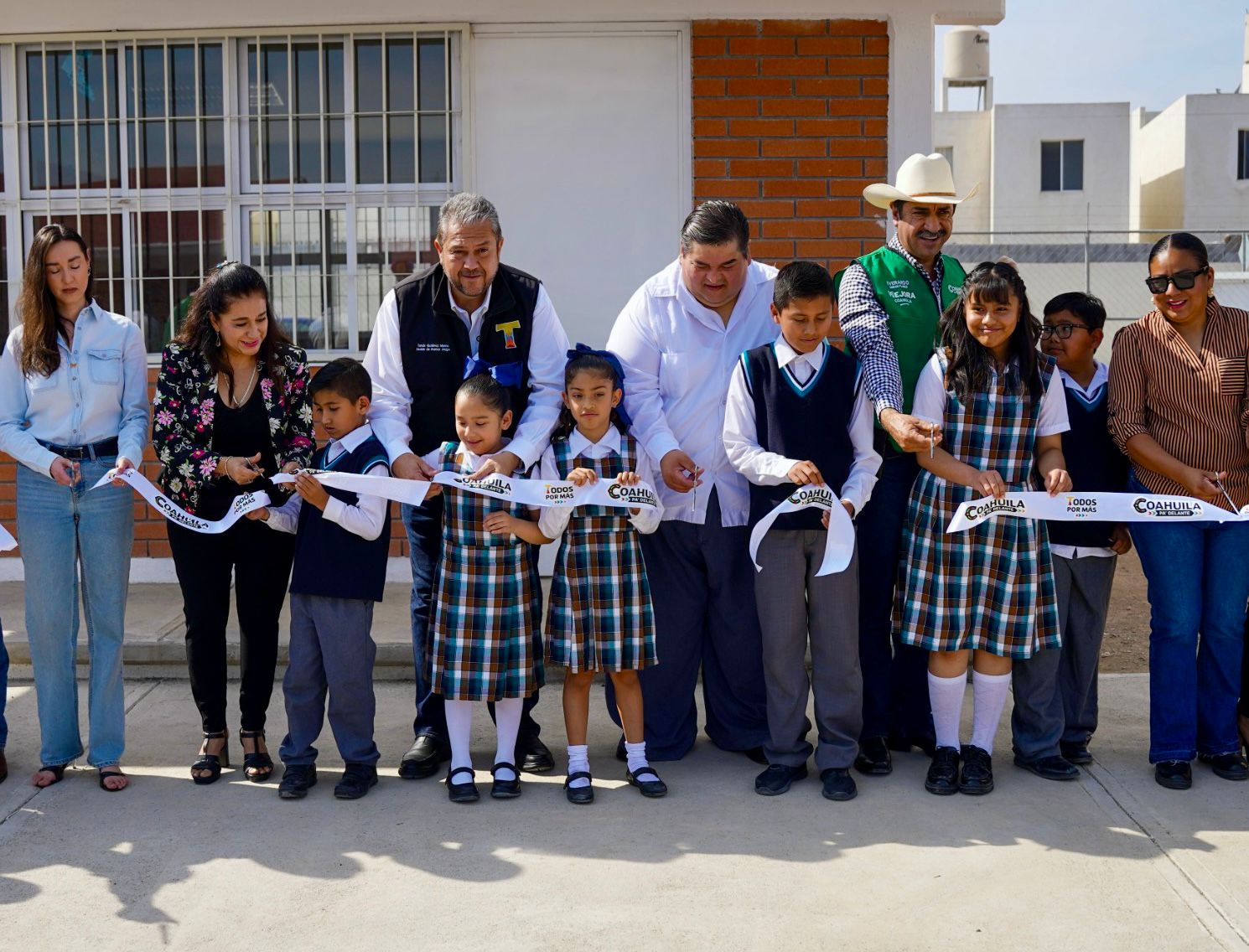 Manolo Jiménez y Tomás Gutiérrez fortalecen la educación en Ramos Arizpe