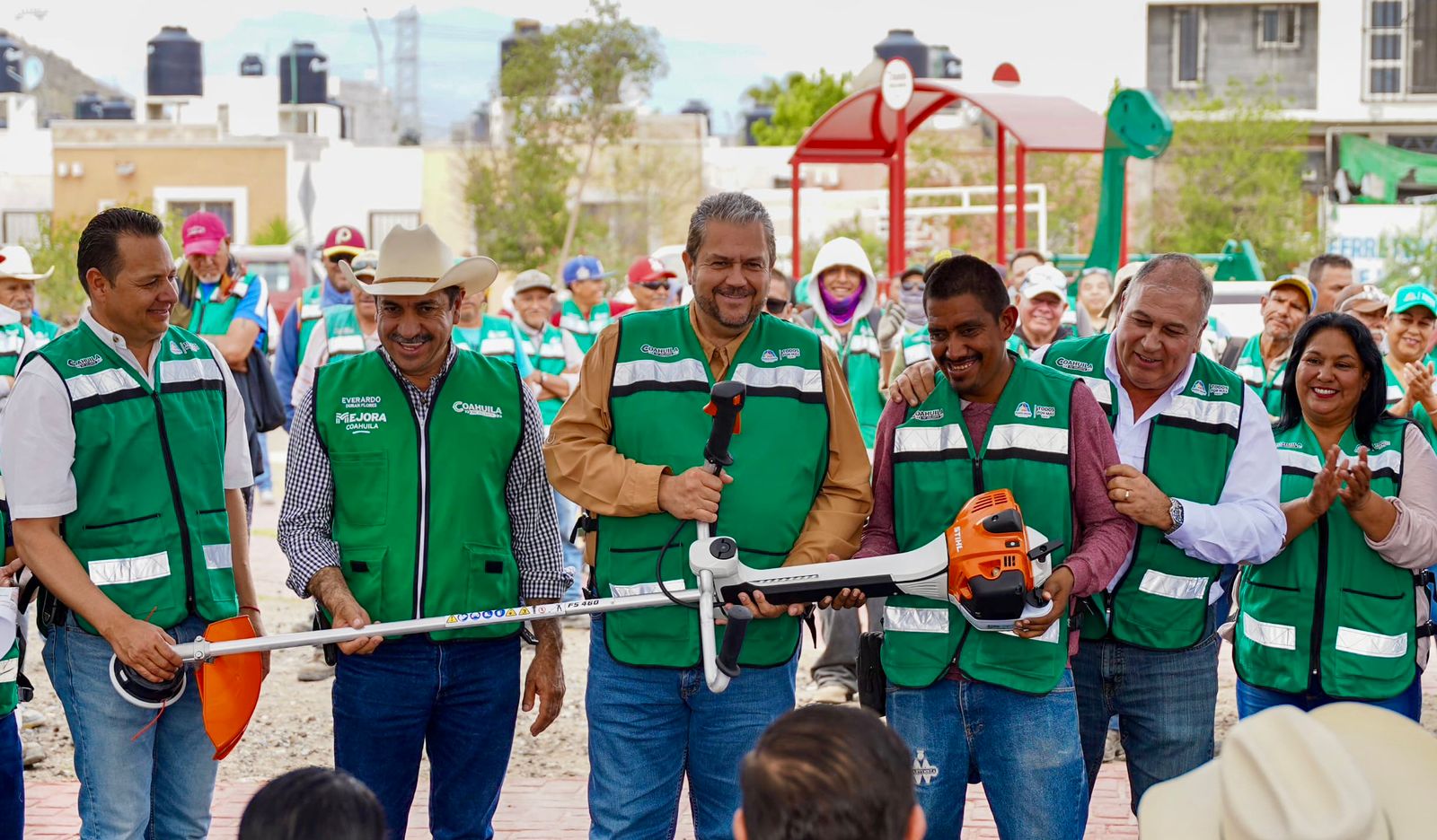 Arranca Tomás Gutiérrez el programa “Todos Chambeando”; entrega equipo por 400 mil pesos