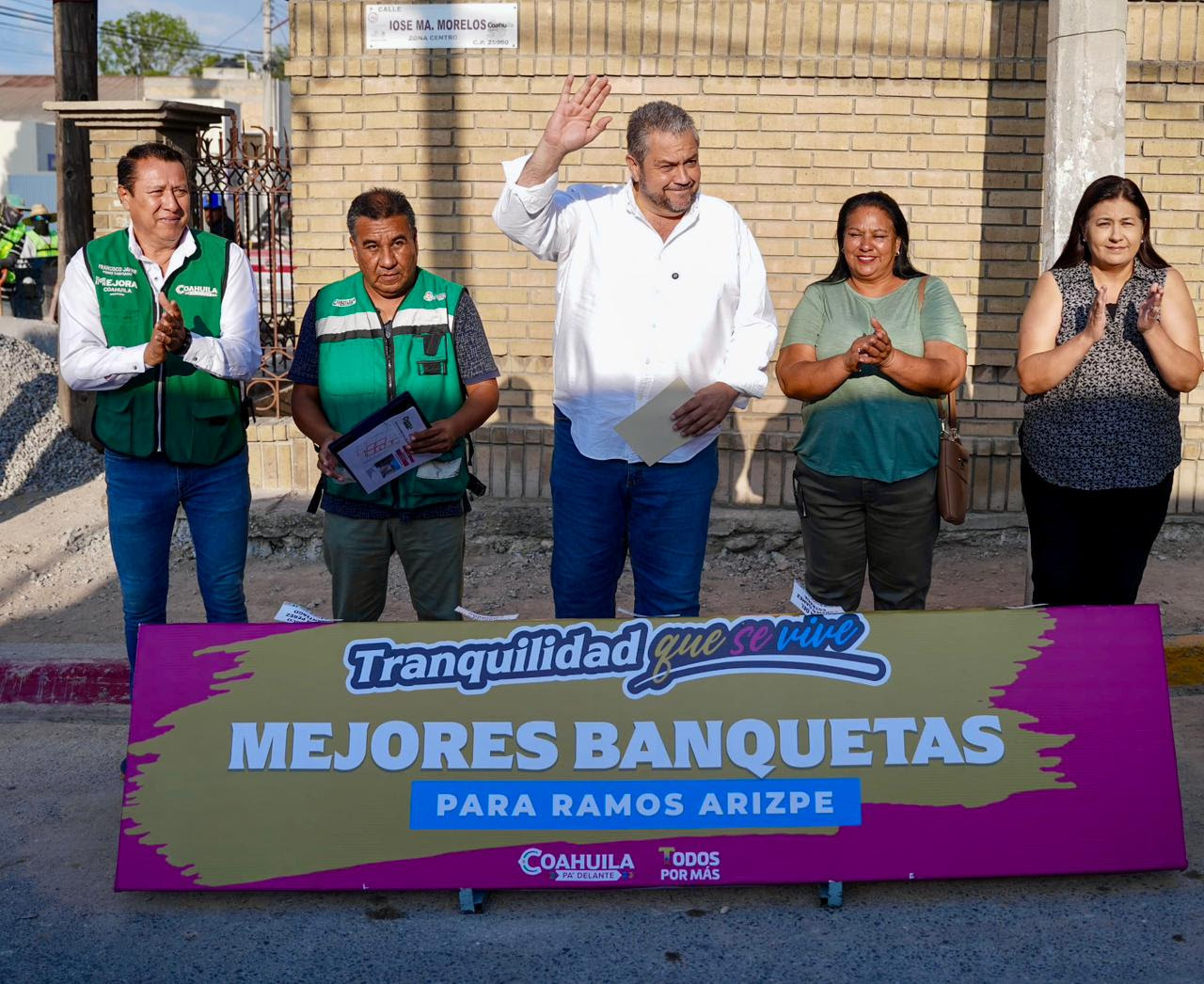 Con el apoyo de Manolo Jiménez avanza “Todos por Más Banquetas” en Ramos Arizpe